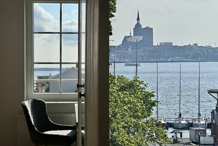Ferienwohnung für 4 Personen, mit Balkon und Seeblick in Altefähr
