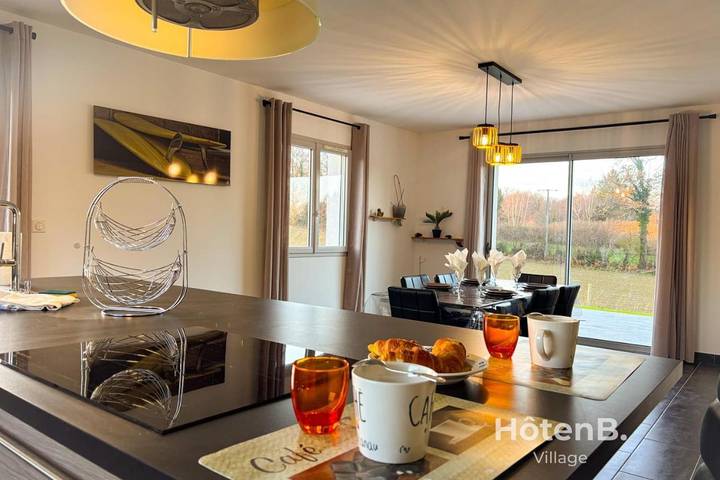 Location de vacances pour 4 personnes, avec vue et jardin à Royères - 2