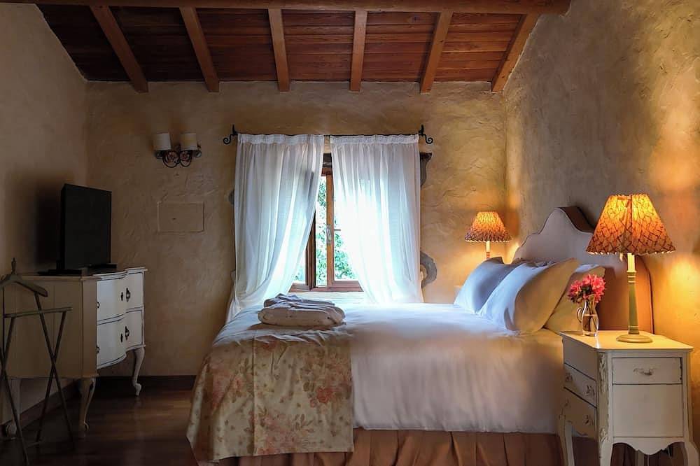 Luxurious 18th-century villa nestled in the vineyards of Valpolicella, 10 km from Verona in Negrar, Provincia de Verona