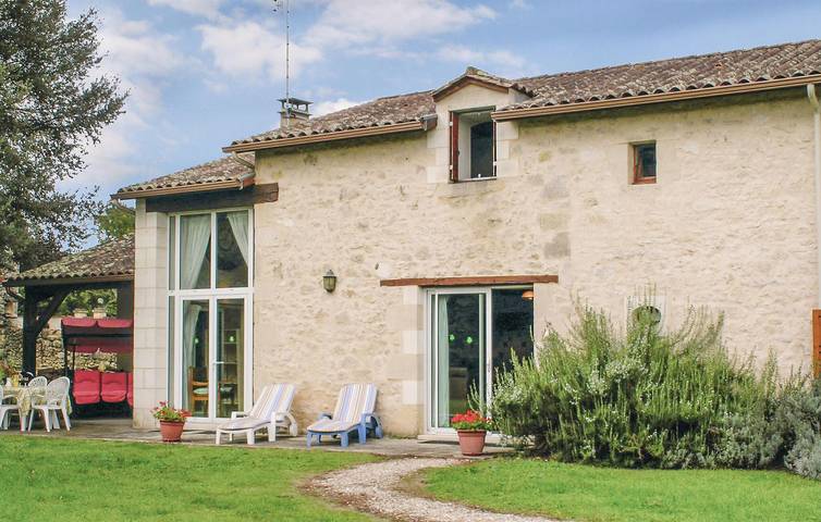 Cozy Apartment with Garage, Garden & WiFi in Montpeyroux, Périgord Pourpre