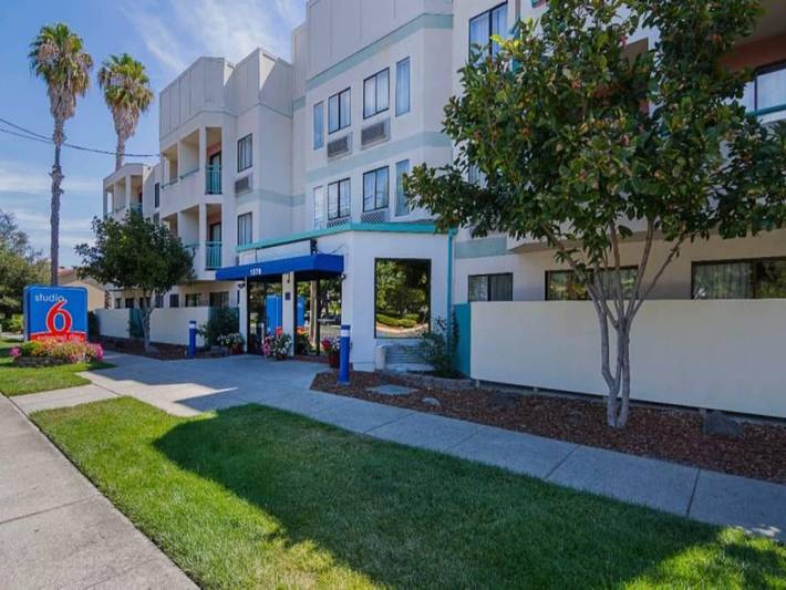 Ganze Wohnung, 1 Queensize-Bett | Mob Acc Ri Shwr Nsmk Micfridg in Concord (CA), Contra Costa County