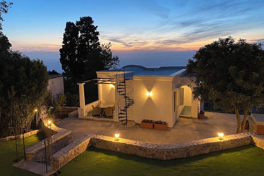 Villa Claudia - Lovely villa with Jacuzzi hot tub in Anacapri, Provincia de Nápoles