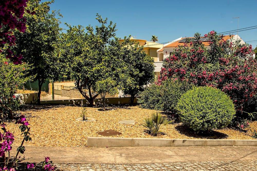 Villa with Private Pool and Sea View, Family Friendly, Shaded Detached Pavillion in Boliqueime, Faro Distrikt