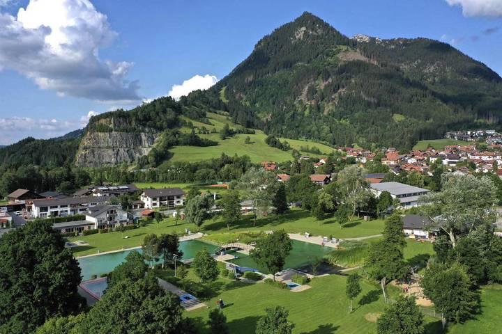 Ferienwohnung für 4 Personen, mit Garten und Terrasse sowie Seeblick und Pool, kinderfreundlich in Burgberg im Allgäu - 3