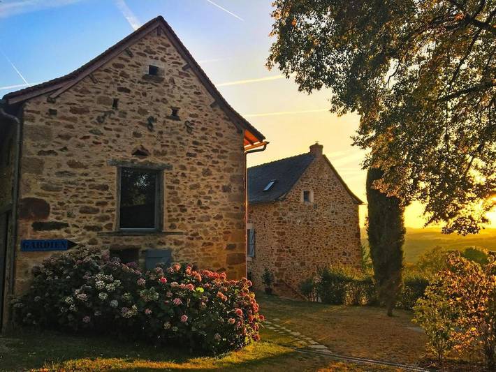 Location de vacances pour 33 personnes, avec vue et piscine ainsi que jardin et terrasse, animaux acceptés à Maleville - 2