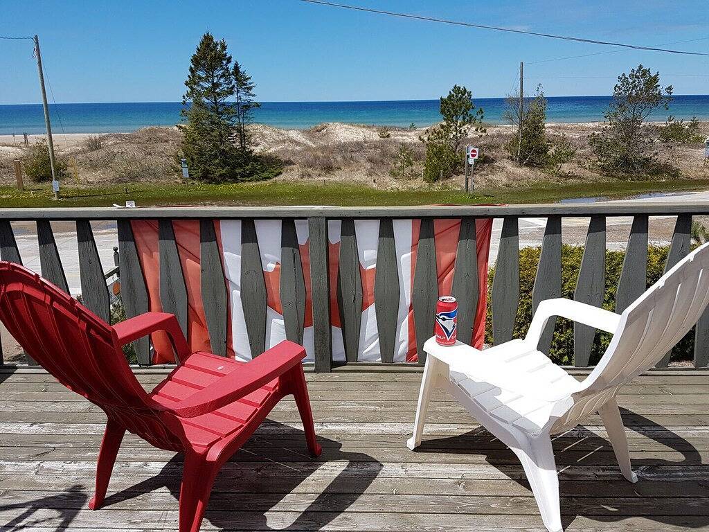 Beachfront 5Bdrm Sonnenuntergang Sommer Spezielle Ferienhäuser in Sauble Beach, Tobermory (Ontario)