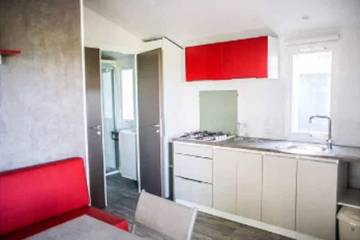 Camping pour 6 Personnes dans Domazan, Région de Nîmes, Photo 4