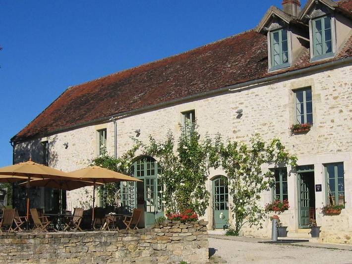 Hôtel pour 2 personnes, avec terrasse, animaux acceptés dans Pierre-Perthuis