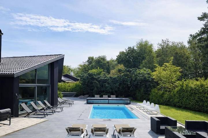 Ferienhaus für 12 Personen, mit Whirlpool und Terrasse sowie Pool - 1