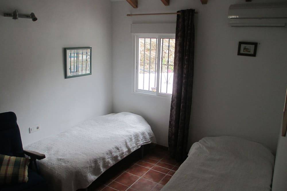 Schönes Ferienhaus mit schöner Aussicht in Almáchar, Cordillera Penibética