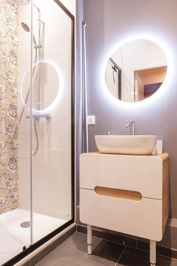 Gîte pour 2 personnes, avec terrasse ainsi que vue et jardin à Péronnas - 4