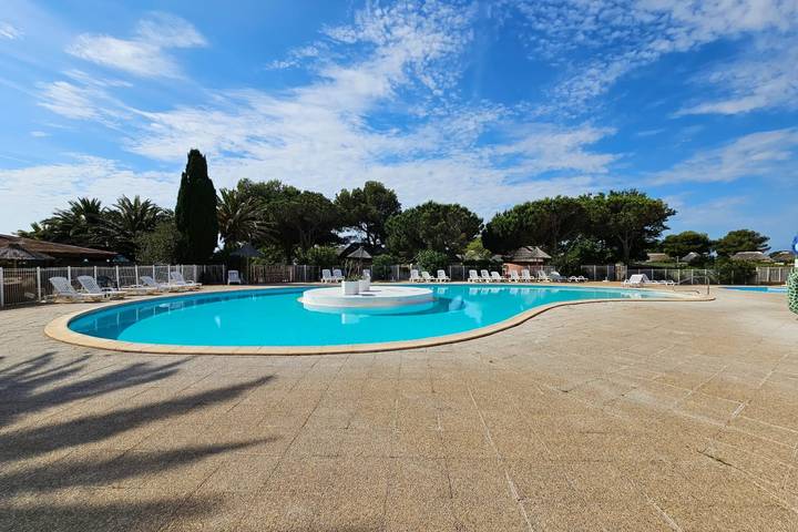 Ferienhaus für 4 Personen, mit Terrasse und Garten sowie Pool und Sauna