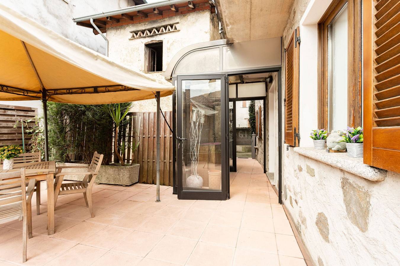 Ganze Wohnung, Ferienwohnung für 4 Personen mit Terrasse in Stazzona, Stazzona und Umgebung