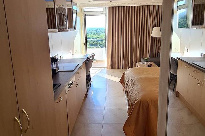 Ganze Wohnung, Gemütliches, neu renoviertes Luxus-Apartment, 5 Gehminuten vom Strand entfernt in Timmendorfer Strand, Ostholstein