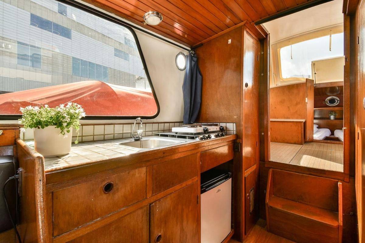 Houseboat center amsterdam 'Messi' in Holländische Küste