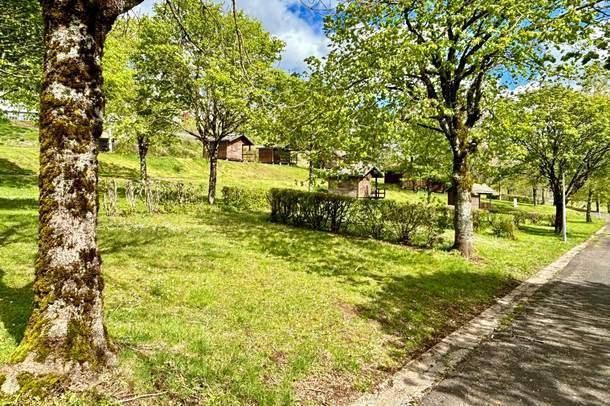 Camping pour 2 personnes, avec Terrasse et Jardin dans le Cantal - 3