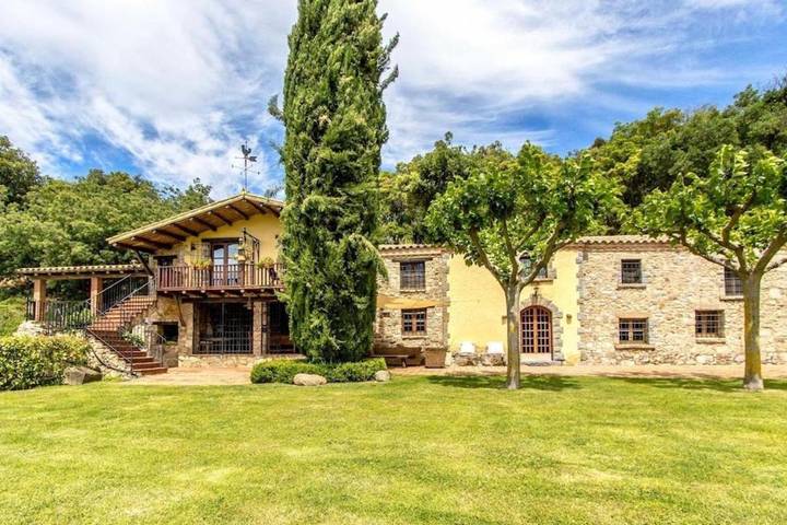 Casa rural para 12 personas, con Balcón y Terraza además de Jardín y Piscina en Gualba - 3