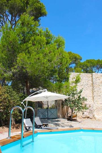 Maison d’hôte pour 2 personnes, avec vue ainsi que piscine et jardin à Montagnac