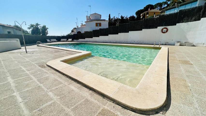 Location de vacances pour 6 personnes, avec vue ainsi que jardin et piscine à Arenys de Mar - 4