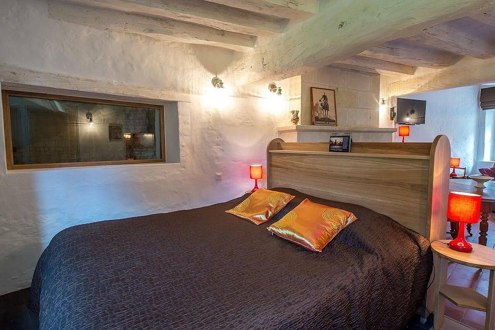 Entire apartment, Apartment-Private Bathroom-Gîte Cadre Noir in Rou-Marson, Loire Valley