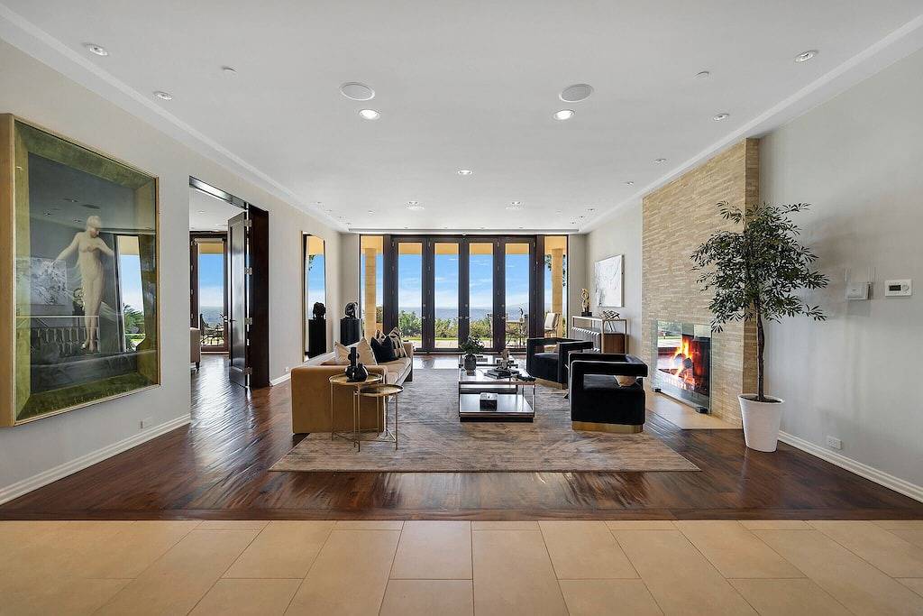 Luxurious Trousdale Estate with Expansive Grounds in Los Angeles, Los Angeles County