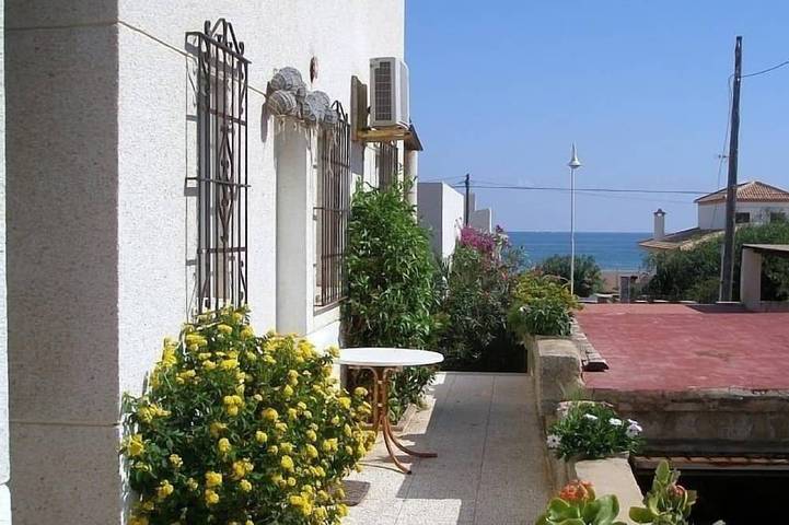 Bungalow für 5 Personen, mit Whirlpool und Terrasse sowie Garten in Guardamar del Segura