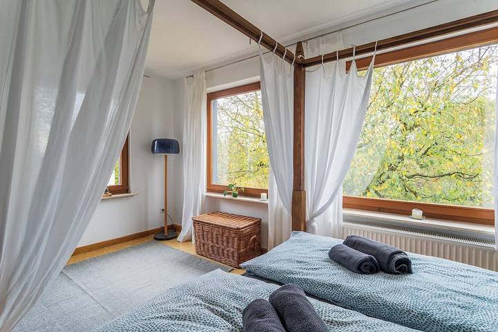 Heimathafen Hannover, großes Haus mit Pool, Sauna und Traumgarten in Ricklingen, Hannover