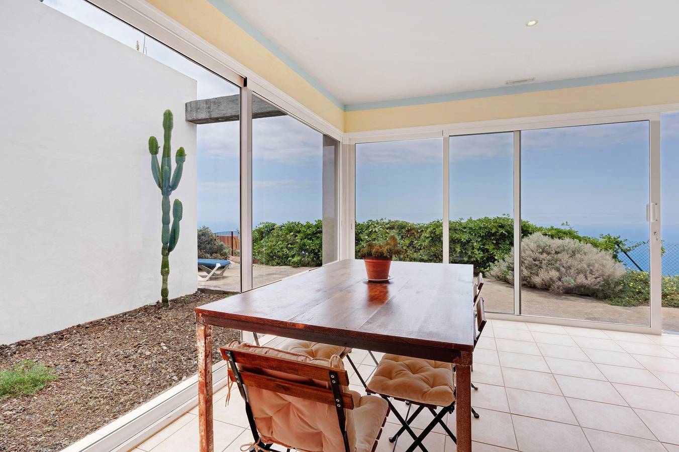 Holiday Home 'Casa Sirius' with Sea View, Private Terrace and Wi-Fi in Tijarafe, La Palma North