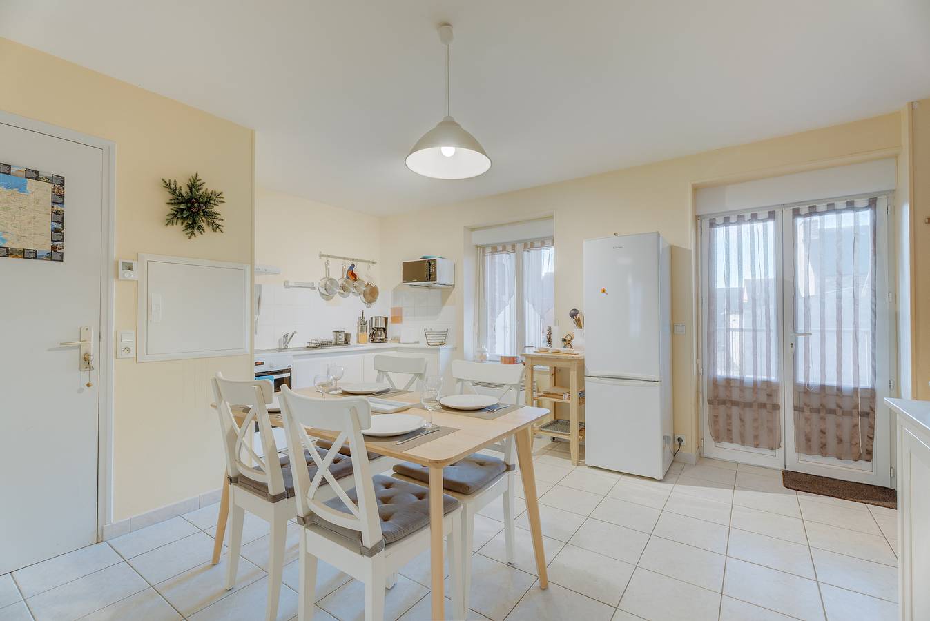 Appartement entier, Appartement 'Grain De Vanille' avec terrasse privée et Wi-Fi in Saint-Benoît-des-Ondes, Baie du Mont-Saint-Michel