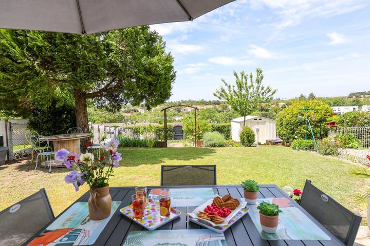 Gîte pour 4 personnes, avec jardin et terrasse à Saintes - 2