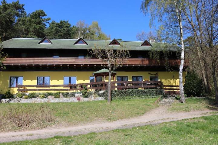 Hotel für 3 Personen, mit Balkon und Terrasse sowie Ausblick in Schenkendöbern