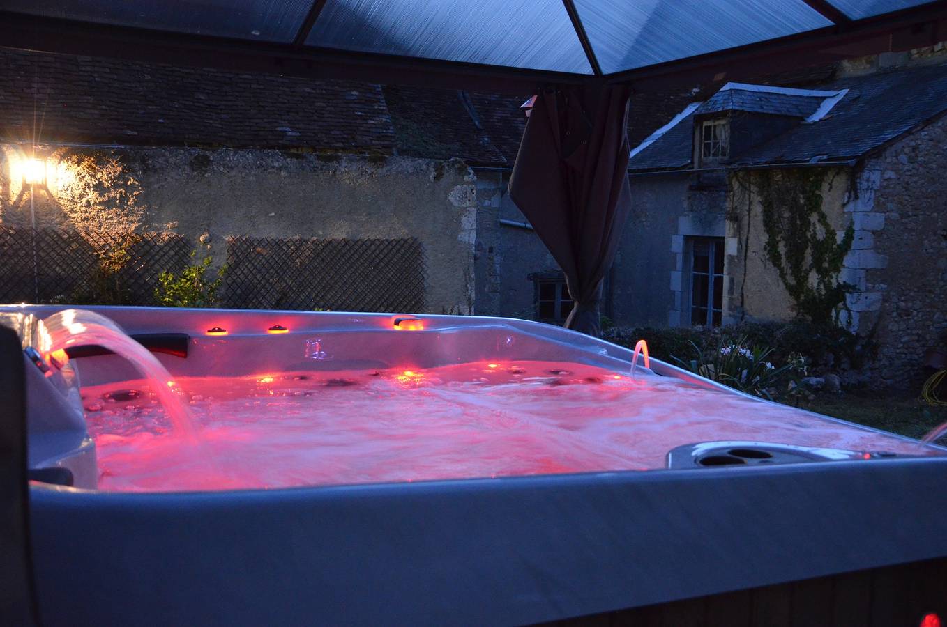 Charmantes Haus in Le Blanc mit Spa und Garten in Le Blanc, Le Blanc und Umgebung