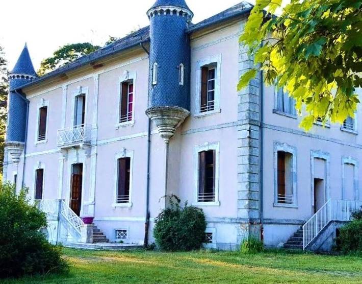 Gîte pour 18 personnes, avec Sauna à Le Soulié