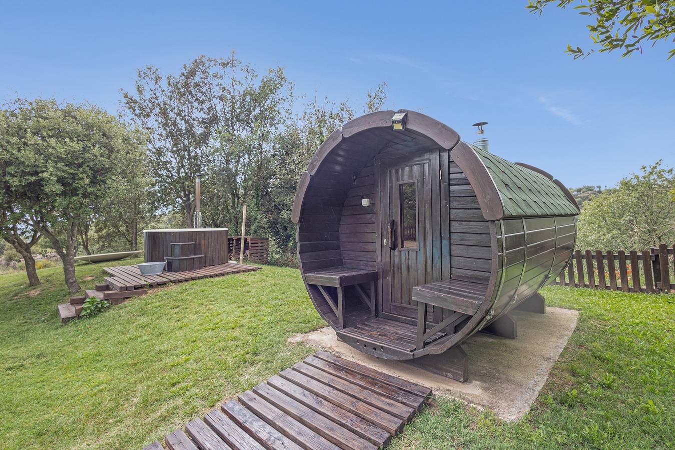 Apartamento 'Les Cases' con vistas a la montaña, piscina privada y Wi-Fi in Sagás, Provincia de Barcelona