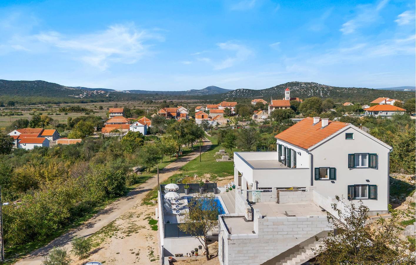 Ferienhaus für 8 Personen mit Terrasse in Raslina, Šibenik-Knin
