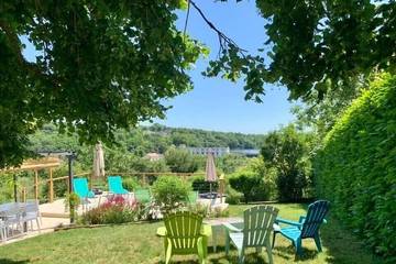 Gîte pour 9 personnes, avec jardin, animaux acceptés à Le Vigeant