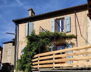 Gîte pour 14 personnes, avec terrasse à Murasson