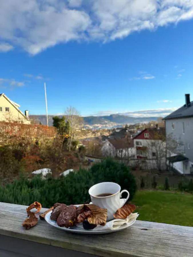 Florvåg -flott utsikt mot byen in Askøy