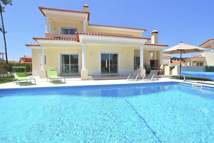 Villa para 8 pessoas, com jardim e terraço e ainda piscina em Amoreira
