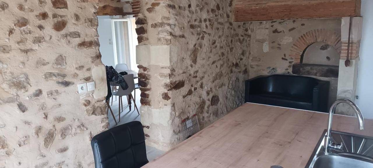 Four-Bedroom House in Seiches-sur-le-Loir, Région d'Angers