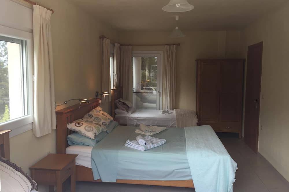 Beautiful Greek Villa with pool 5 mins from the beach in Thassos