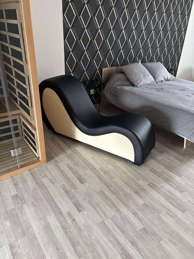 Gîte pour 2 personnes, avec terrasse ainsi que jardin et sauna à Saint-Christophe-en-Brionnais