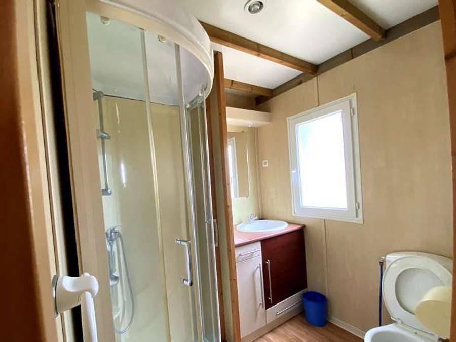 Camping Village De Chalets - Chalet 6 personnes - Chalet 4/6 pers 2Sdb in Mansigné, Sarthe
