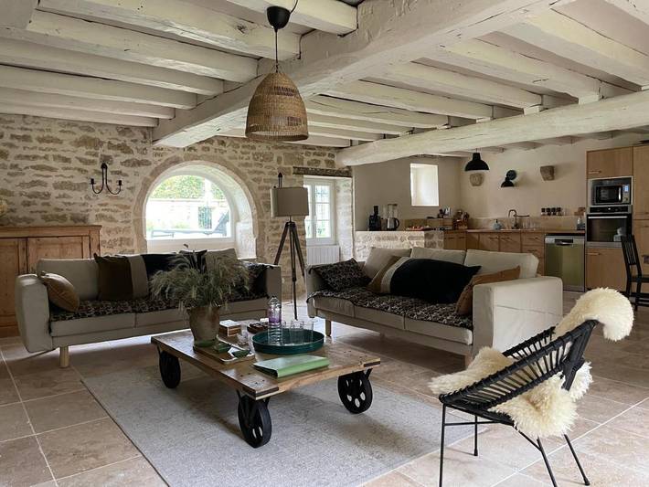 Location de vacances pour 8 personnes, avec piscine ainsi que jacuzzi et jardin à Gigny - 4