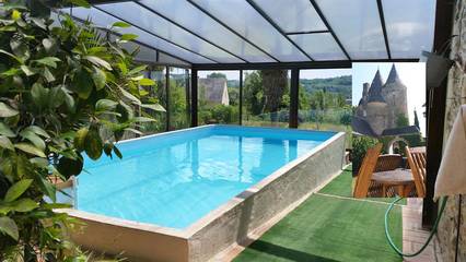 Gîte pour 8 personnes, avec terrasse ainsi que jardin et piscine à Peyrignac