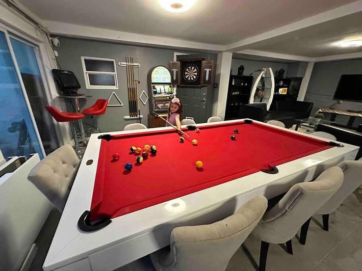 Apartamento para 14 personas, con piscina y jardín además de sauna y jacuzzi, Se admiten mascotas en North Miami Beach