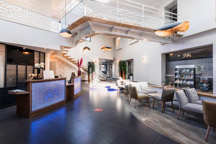 Hôtel pour 2 personnes, avec sauna ainsi que jardin et piscine, animaux acceptés dans Maen-Roch - 2