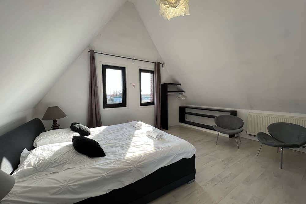 Zi Villa – 14 people – 6 bedrooms–4 bathrooms – Jacuzzi, pool table, indoor pool in Arques, Saint-Omer region