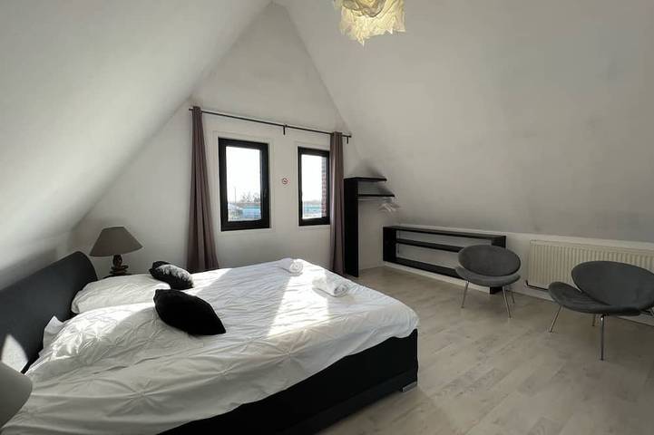 Zi Villa – 14 people – 6 bedrooms–4 bathrooms – Jacuzzi, pool table, indoor pool in Arques, Saint-Omer und Umgebung