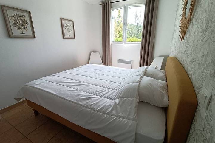 Entire apartment, Modern T2 apartment with terrace, parking and internet - Cambo-les-Bains in Cambo-les-Bains, Bayonne region